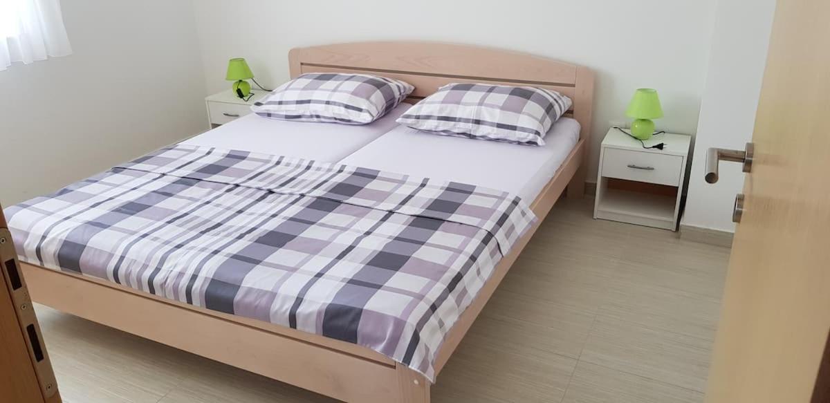Abc Apartmani Vrsi Bagian luar foto